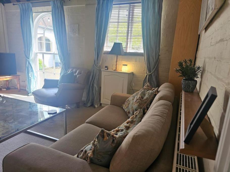 English Farmhouse Cottage ギルフォード エクステリア 写真