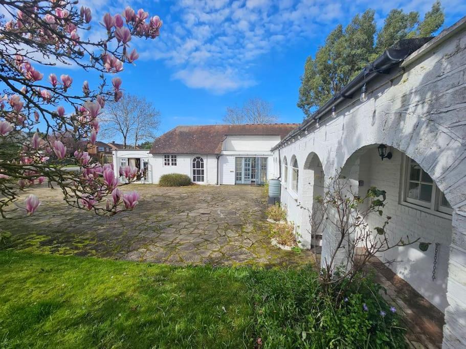 English Farmhouse Cottage ギルフォード エクステリア 写真