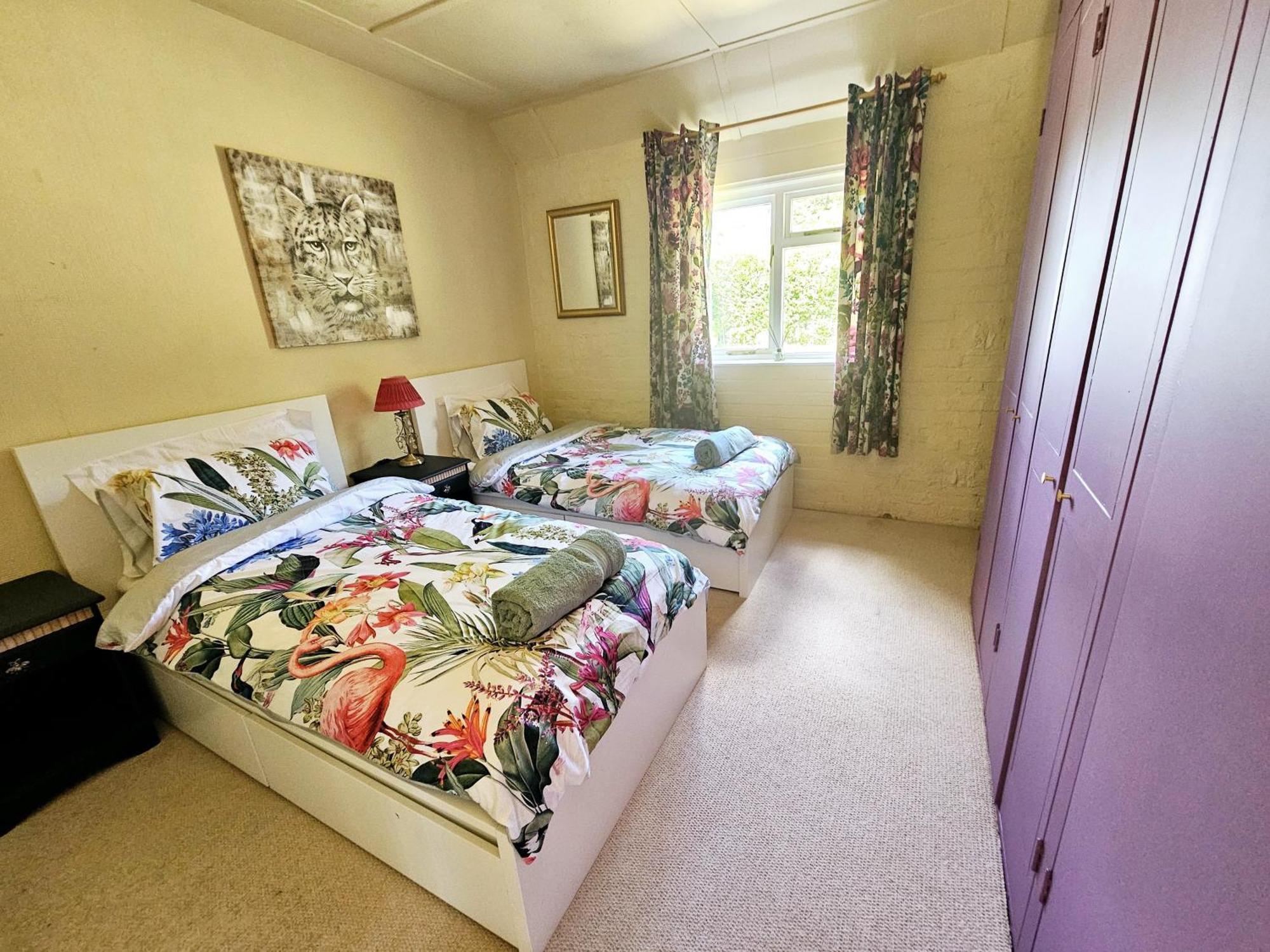 English Farmhouse Cottage ギルフォード エクステリア 写真