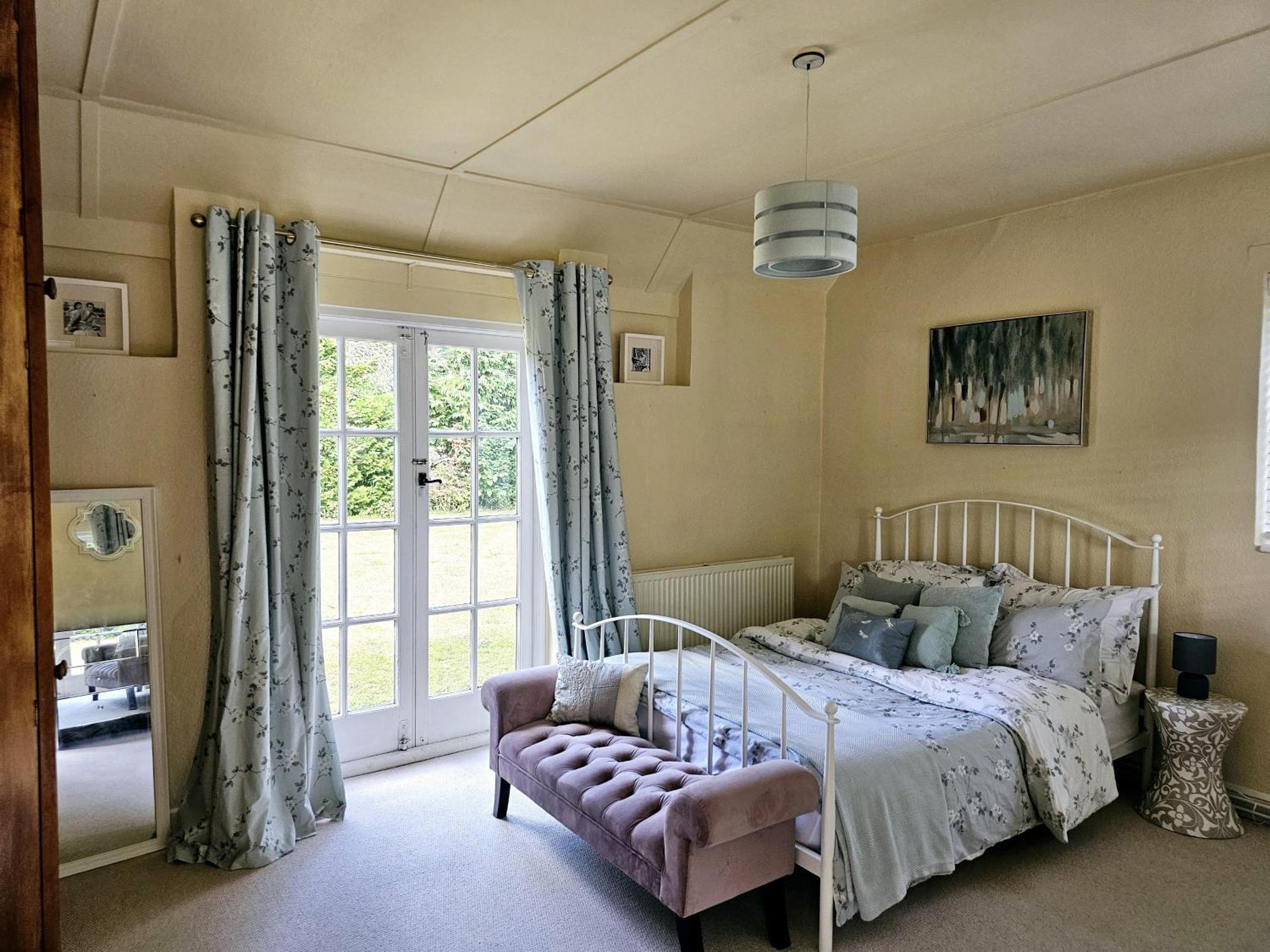 English Farmhouse Cottage ギルフォード エクステリア 写真