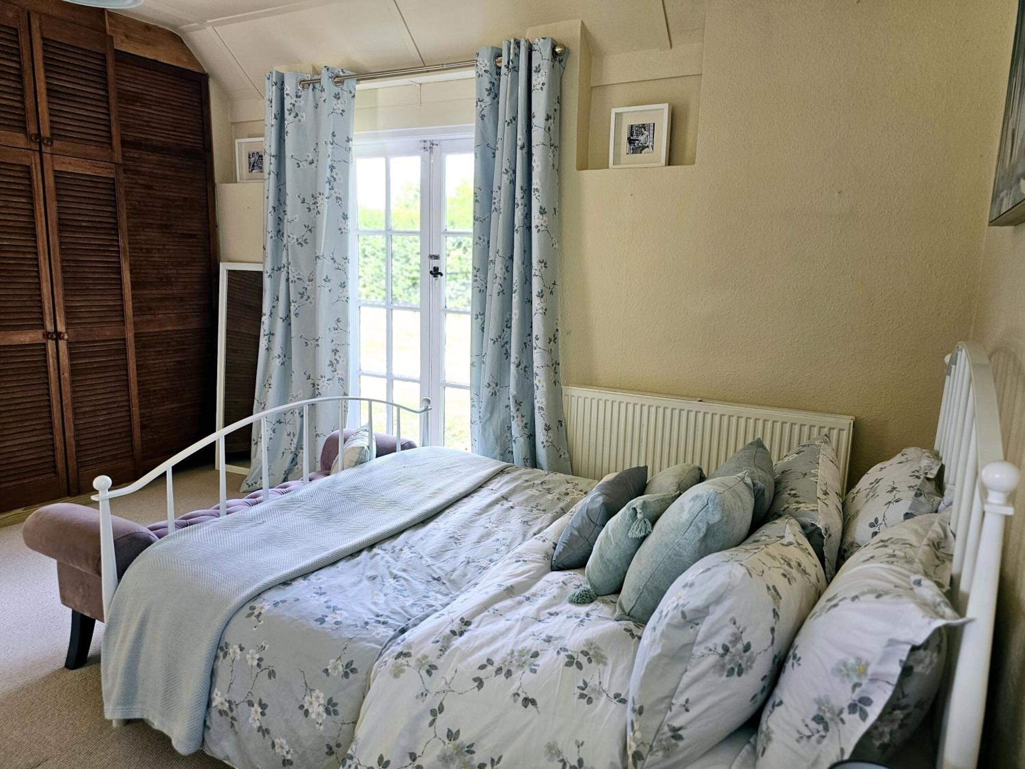 English Farmhouse Cottage ギルフォード エクステリア 写真