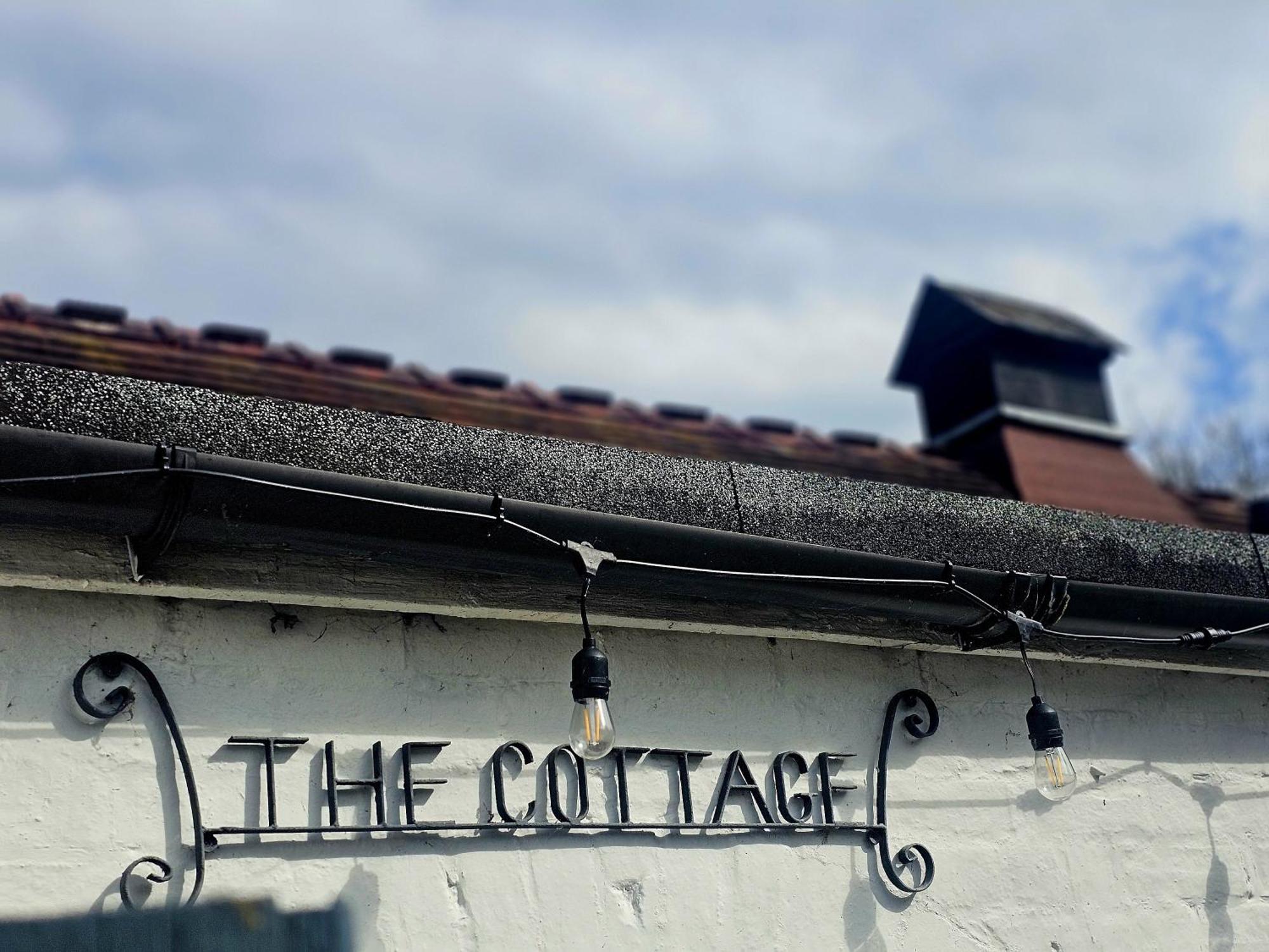 English Farmhouse Cottage ギルフォード エクステリア 写真