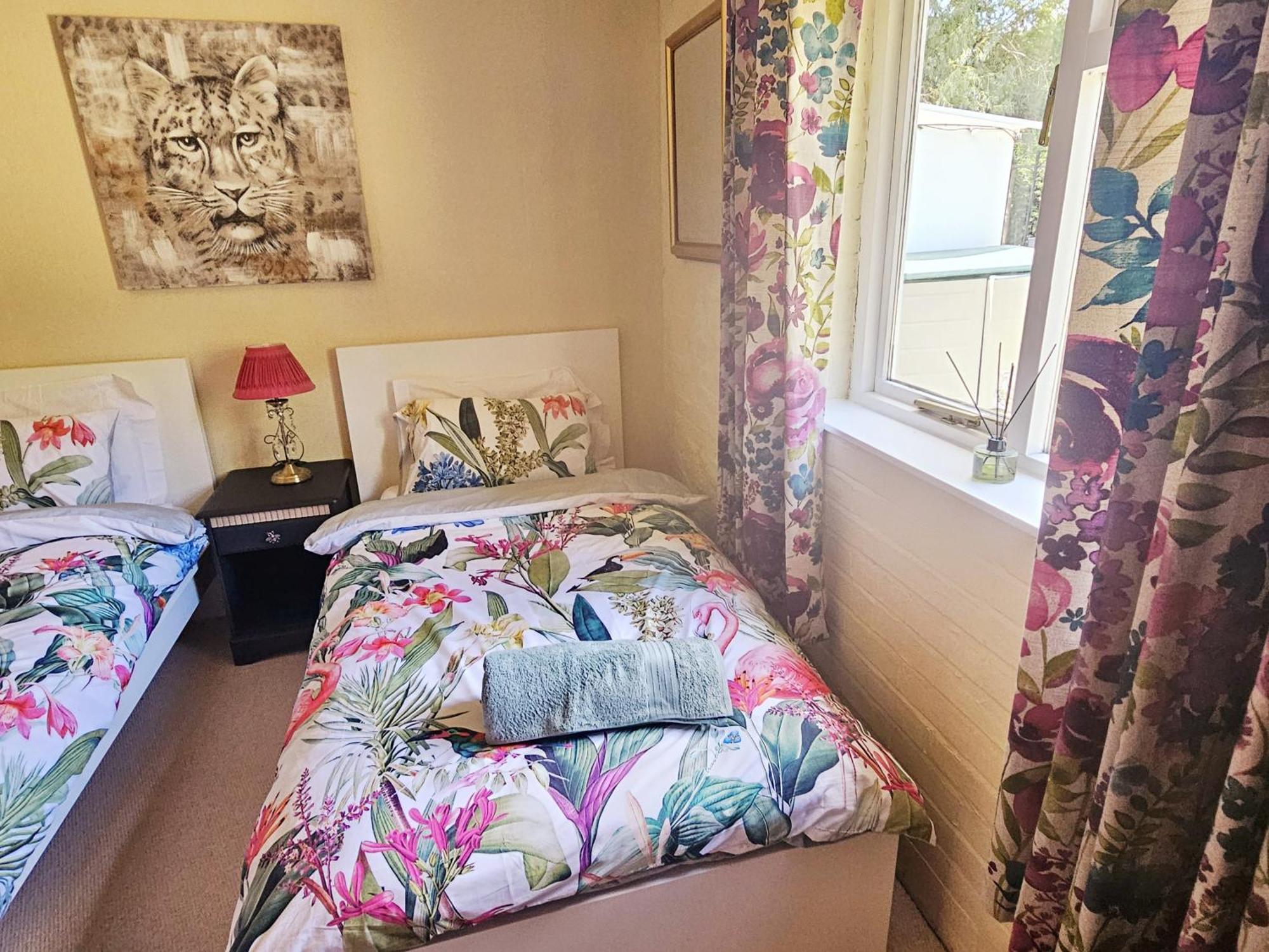 English Farmhouse Cottage ギルフォード エクステリア 写真