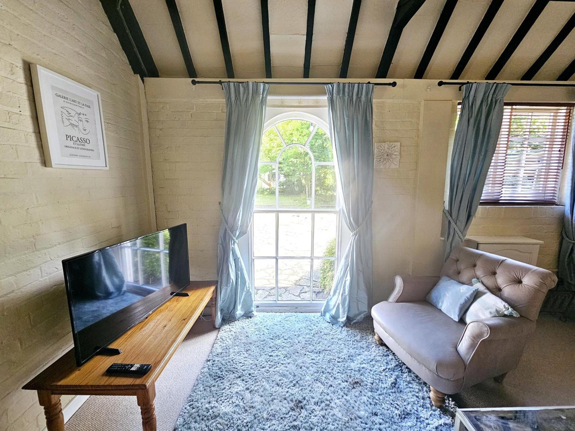 English Farmhouse Cottage ギルフォード エクステリア 写真