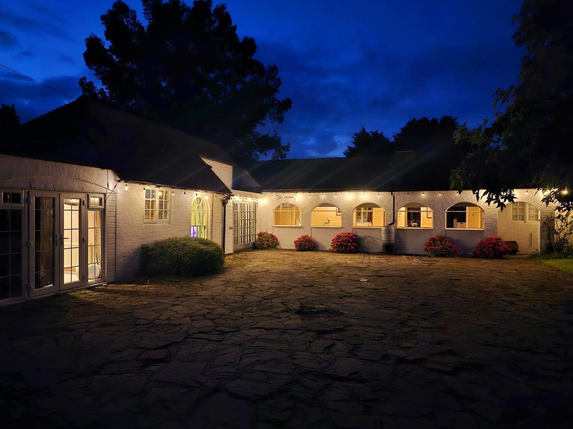 English Farmhouse Cottage ギルフォード エクステリア 写真