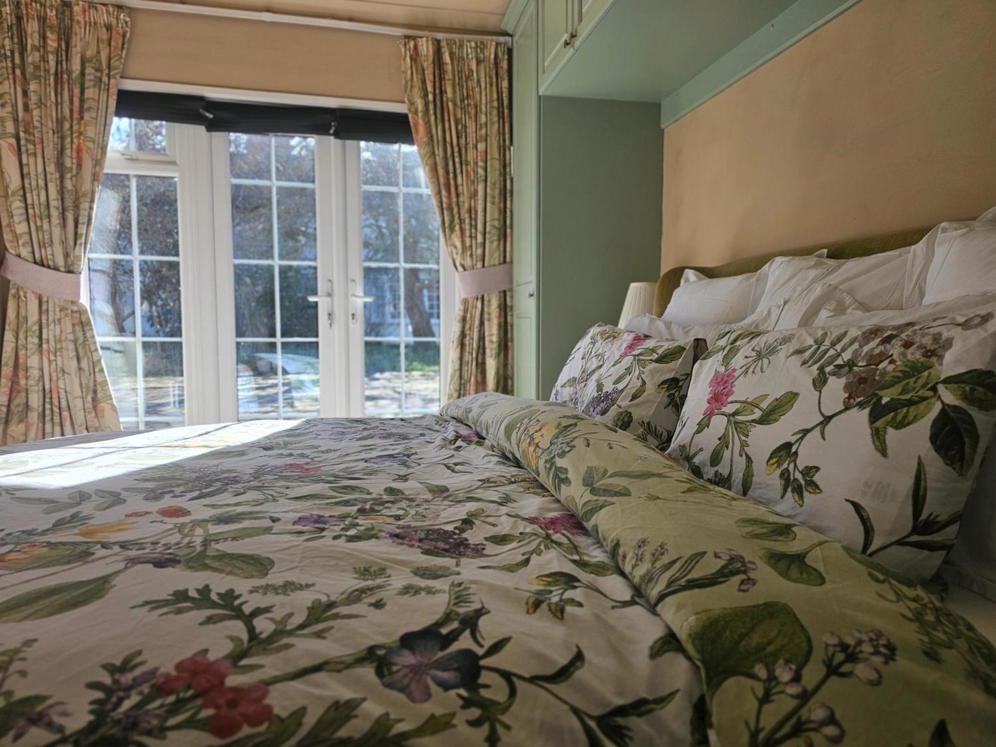 English Farmhouse Cottage ギルフォード エクステリア 写真